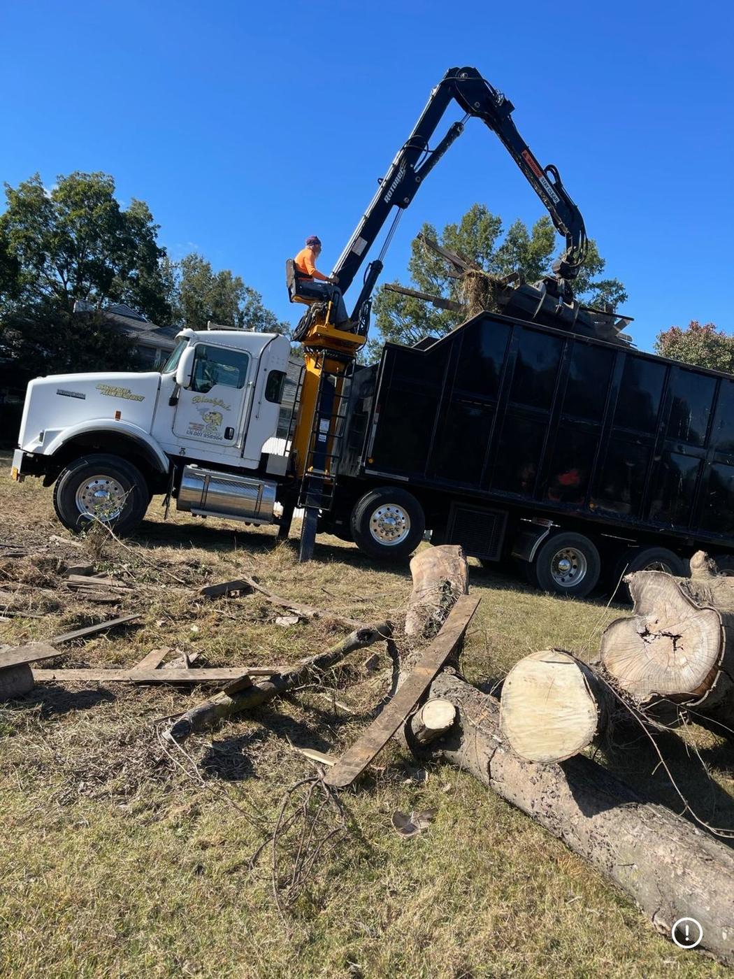 Grapple truck loading rounds — Aaron&rsquo;s Tree Service, Mid-South