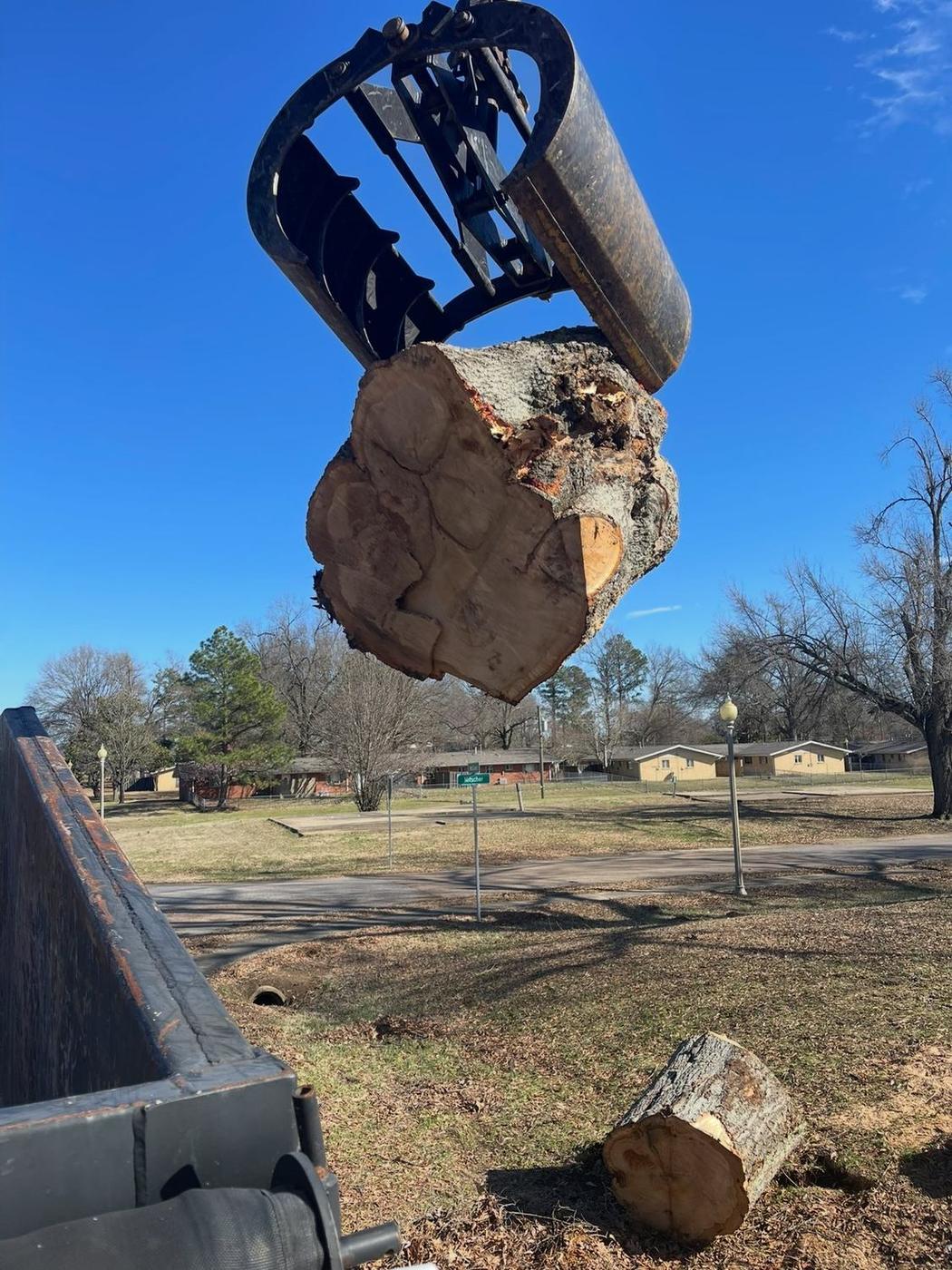 Grapple lifting a section clear — Aaron&rsquo;s Tree Service, Mid-South